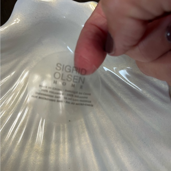 SIGRID OLSEN Melamine scallop Shell Bowls Set of 4 • 6.5” Blue and White Pearl - Picture 3 of 11